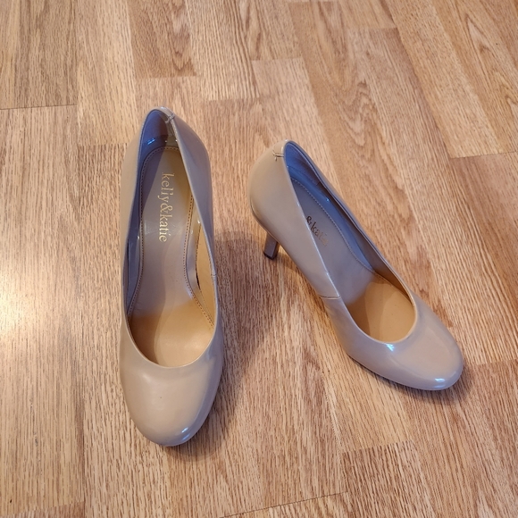 Nude heels like new - Picture 2 of 3